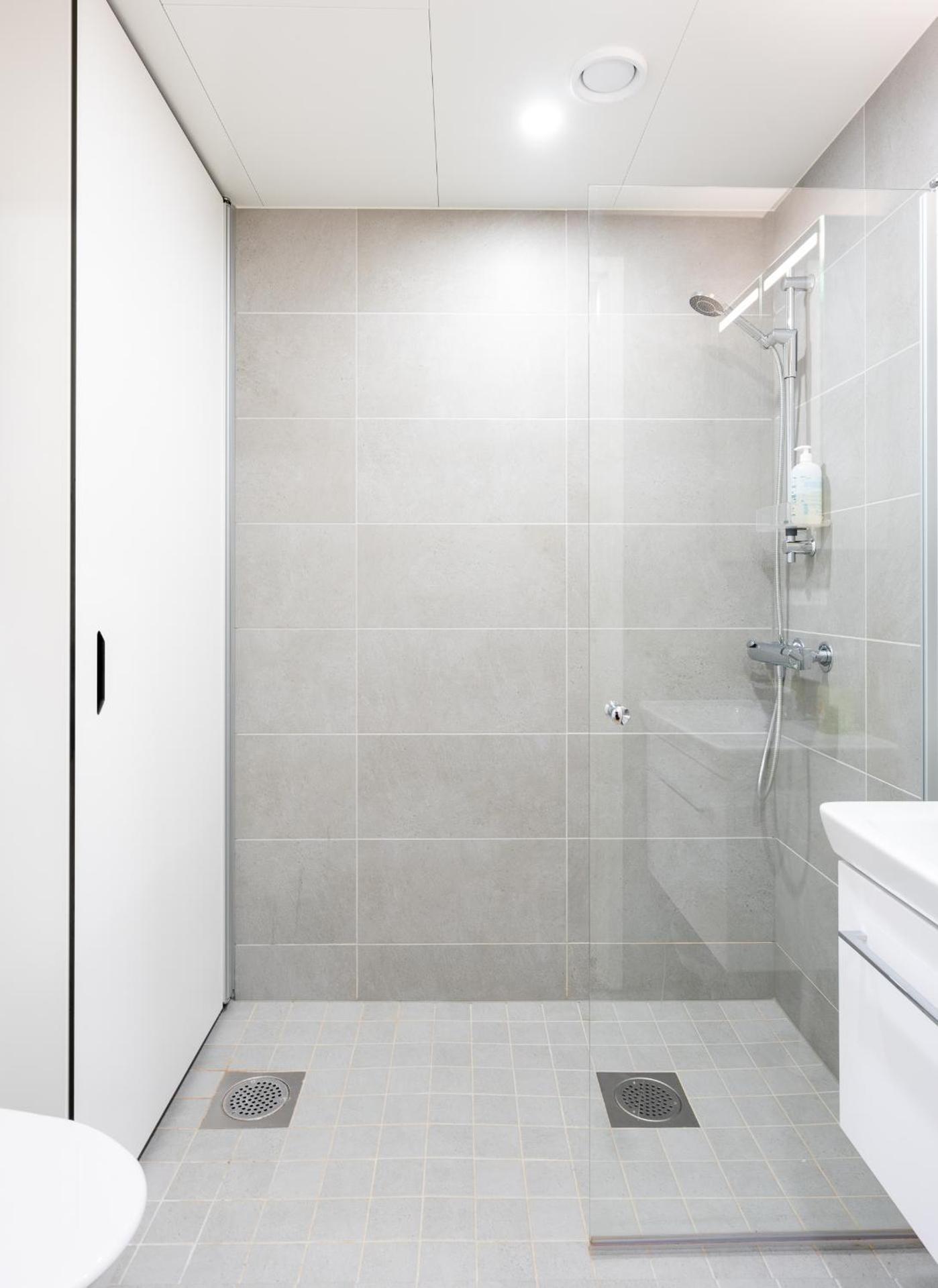 Easy Stay Rooms & Apartments near Airport