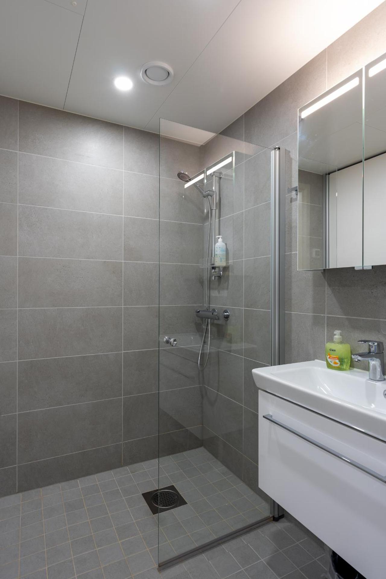 Easy Stay Rooms & Apartments near Airport