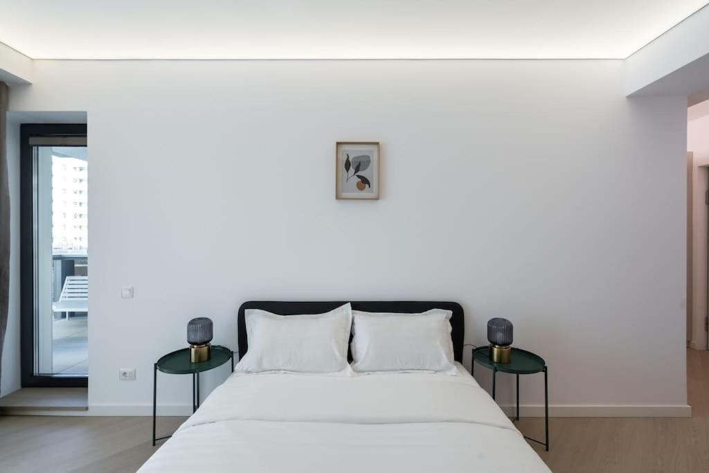 Ironcrest Studio - Cortina