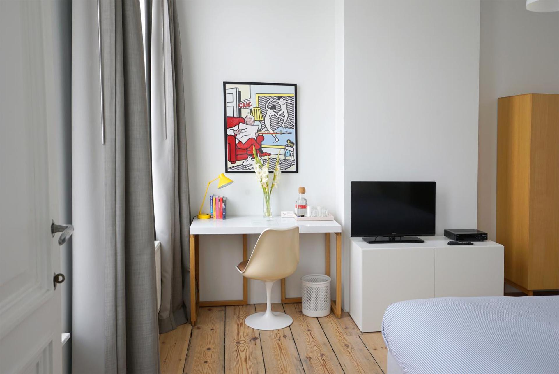 Photo of the whole room