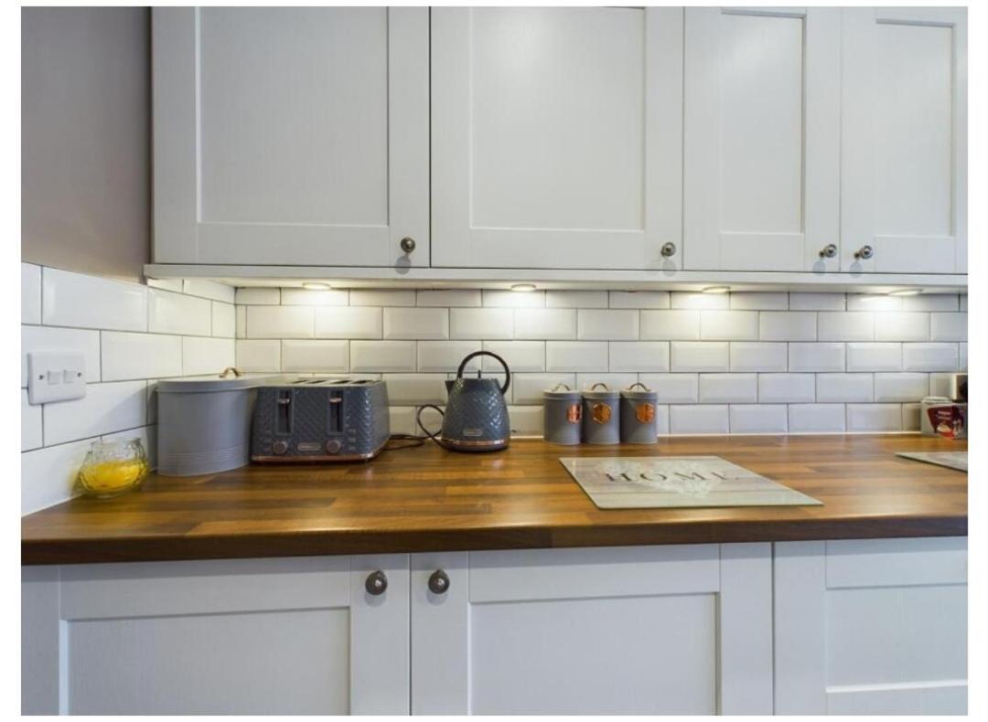 Tallets Apartment with Balcony & Parking