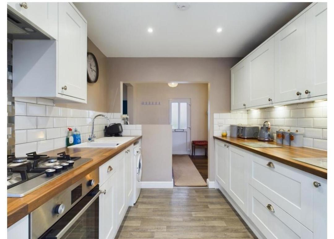 Tallets Apartment with Balcony & Parking