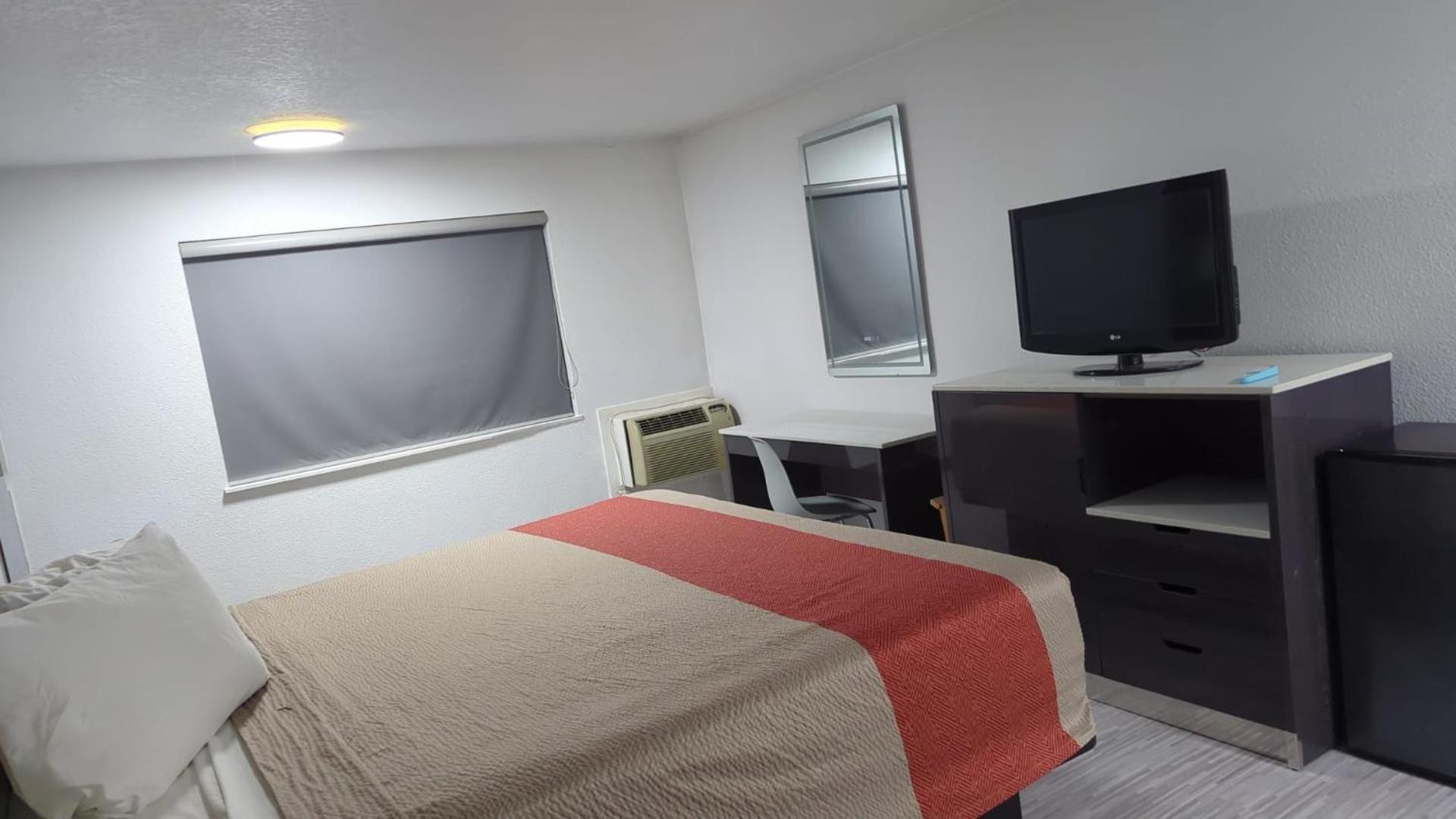 Evergreen Inn & Suites Portland