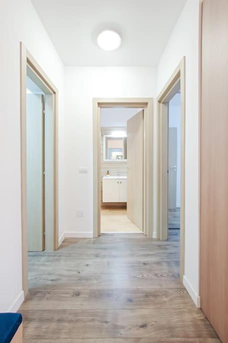 Velvet Snug - center