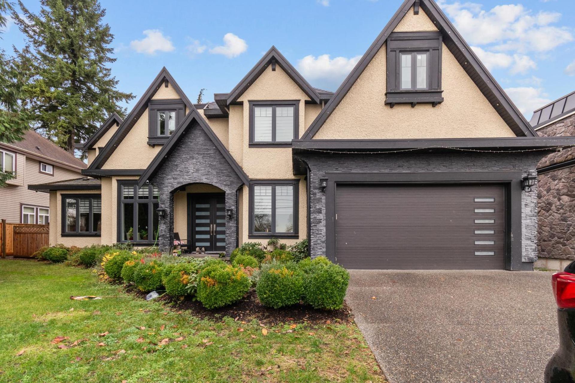 Peaceful 2 Bedroom Suite that sleeps 4 with Free Wifi ,Free parking,easily accessible to Downtown Vancouver