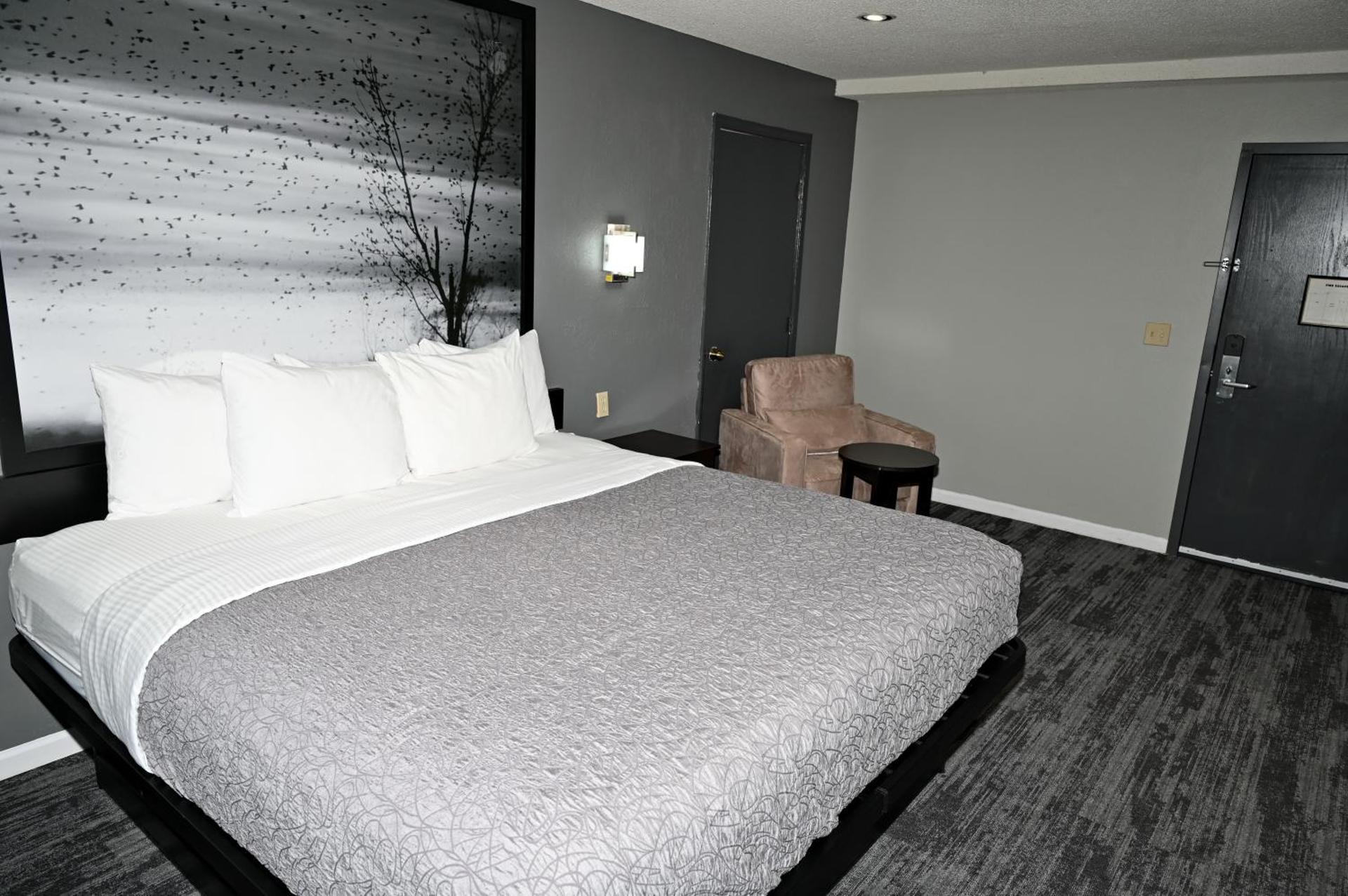 Super 8 by Wyndham Higginsville