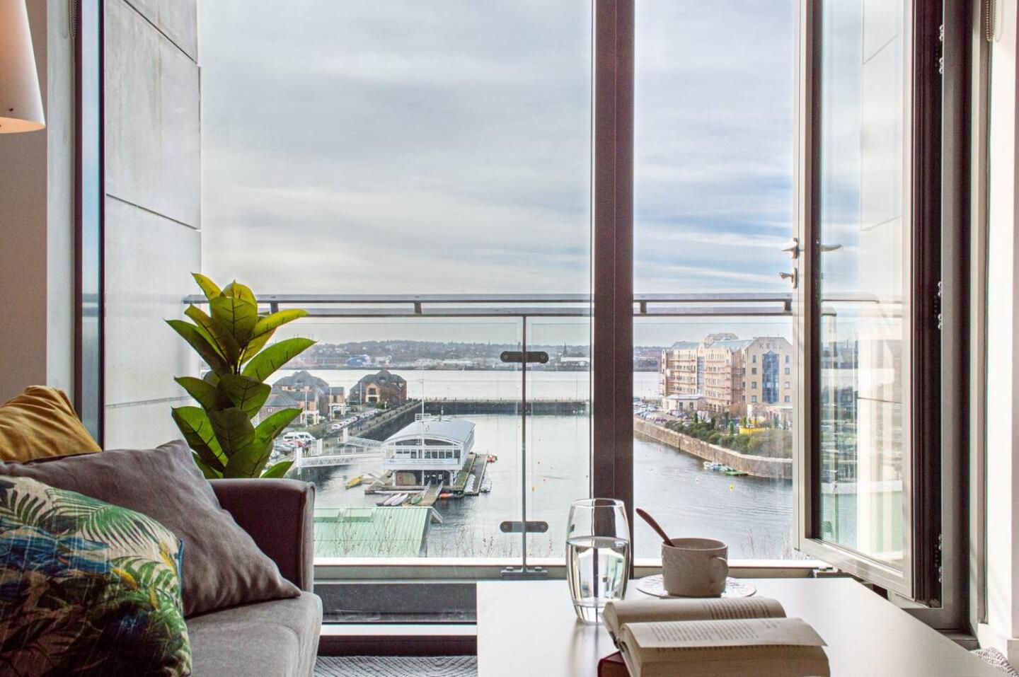 Stunning Mersey View Flat W Parking In Liverpool