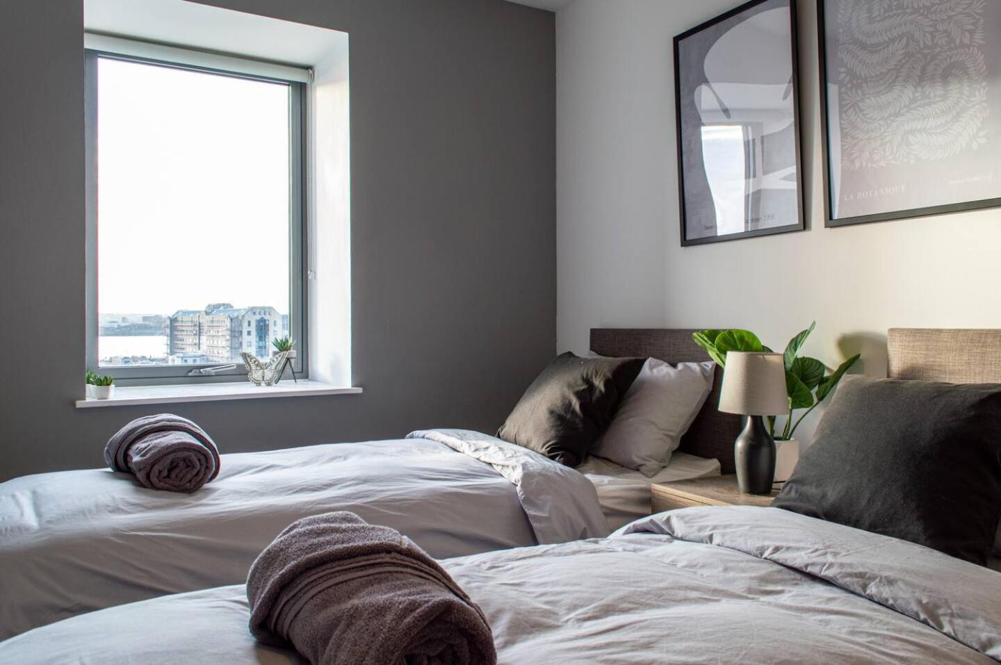 Stunning Mersey View Flat W Parking In Liverpool