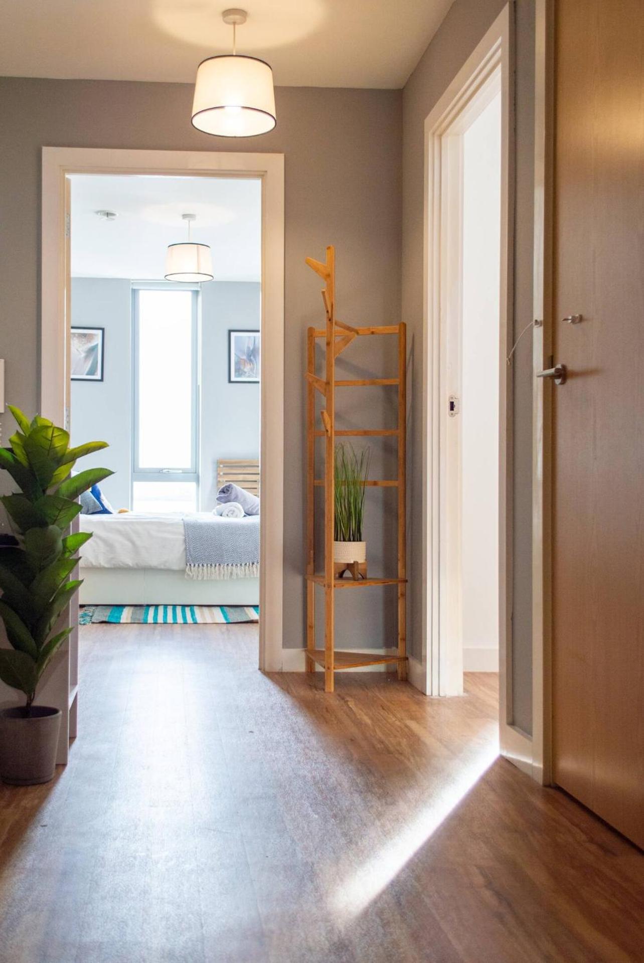 Stunning Mersey View Flat W Parking In Liverpool