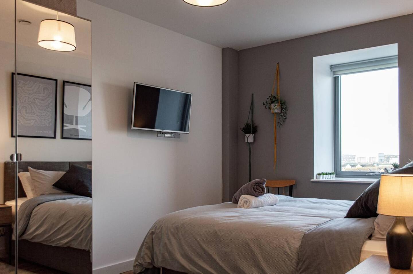 Stunning Mersey View Flat W Parking In Liverpool