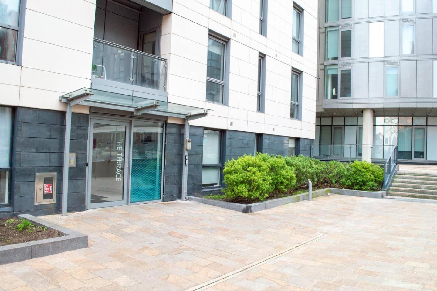 Stunning Mersey View Flat W Parking In Liverpool