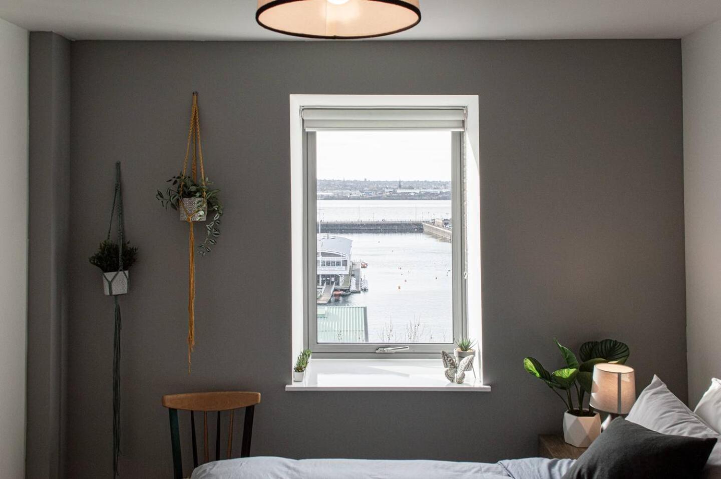 Stunning Mersey View Flat W Parking In Liverpool