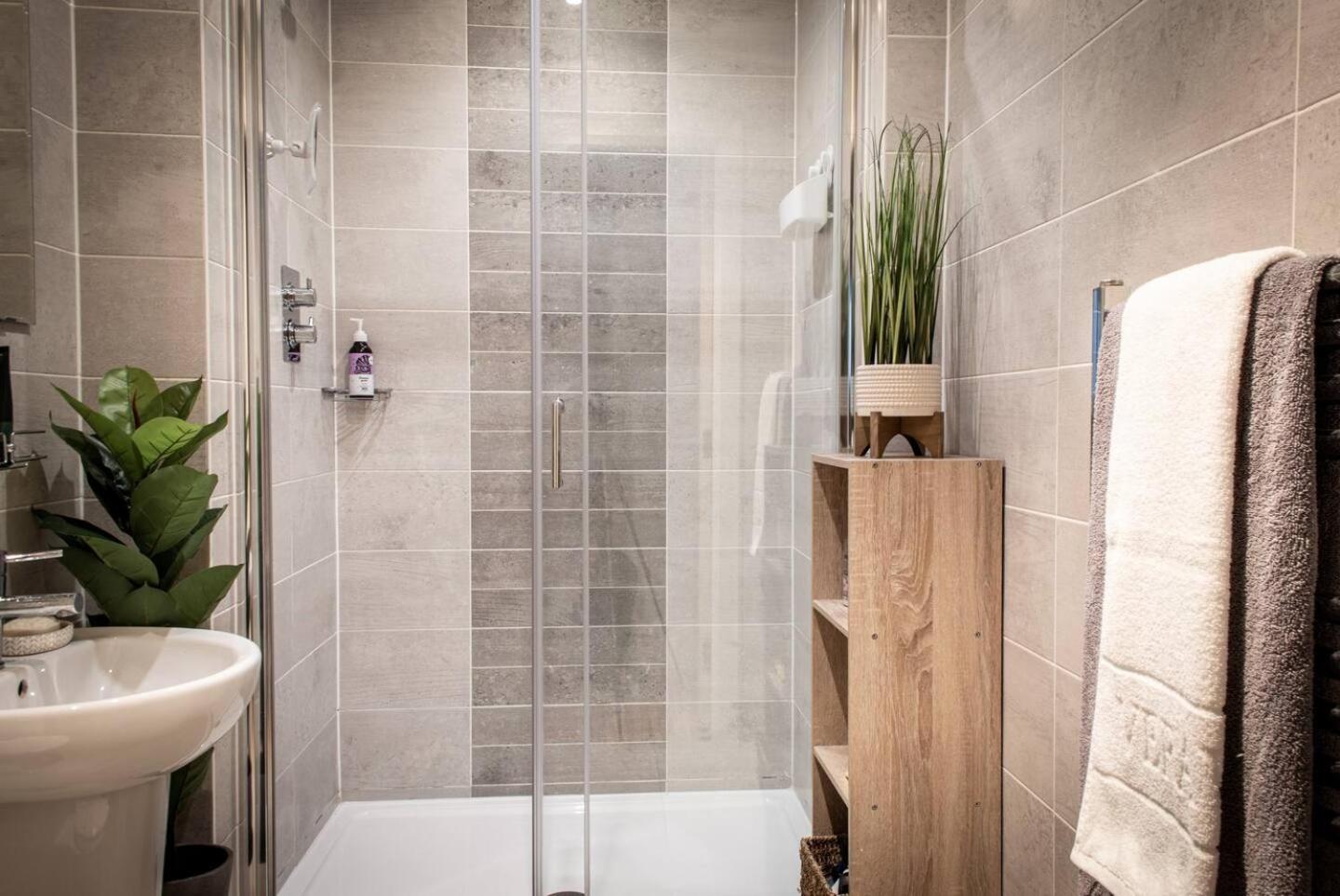 Stunning Mersey View Flat W Parking In Liverpool