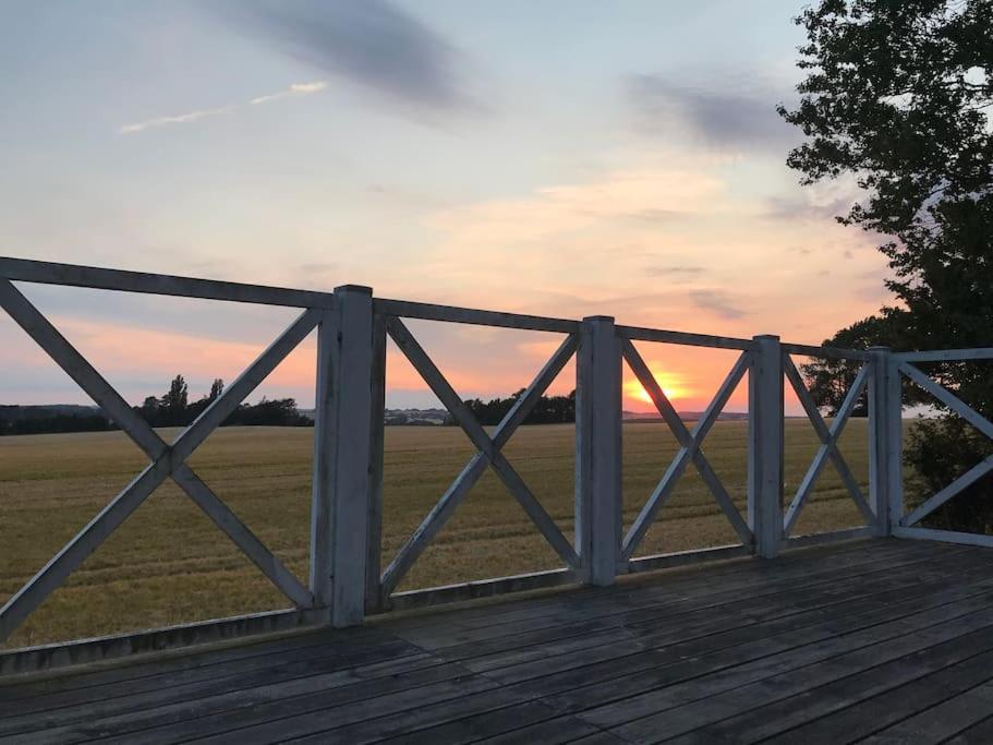 Eventyrligt og rummeligt hus med havudsigt