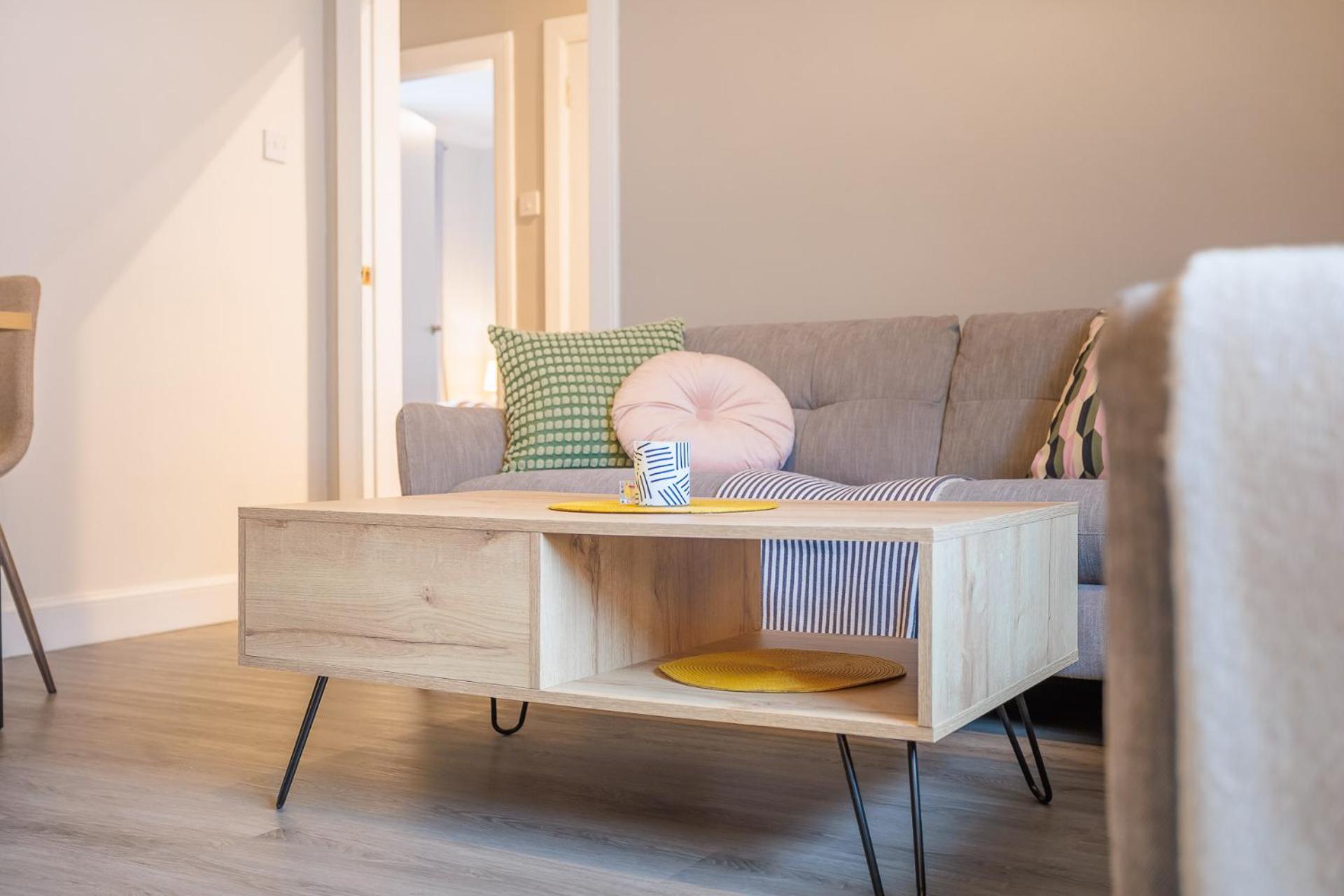 Stylish Two Bedroom Apartment with Private Parking