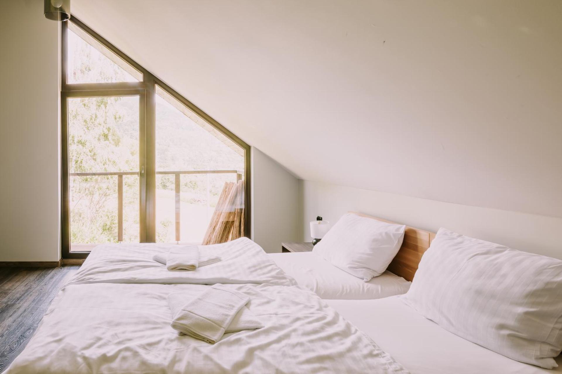 Szumny Dwór - pokoje z łazienkami