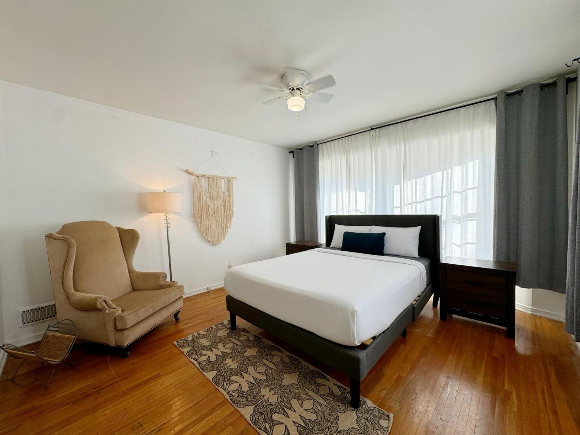 Bargain Beverly Hills 3 Bedroom in great area 5 minutes to Rodeo Drive