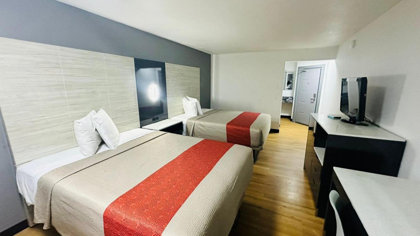 Evergreen Inn & Suites Portland