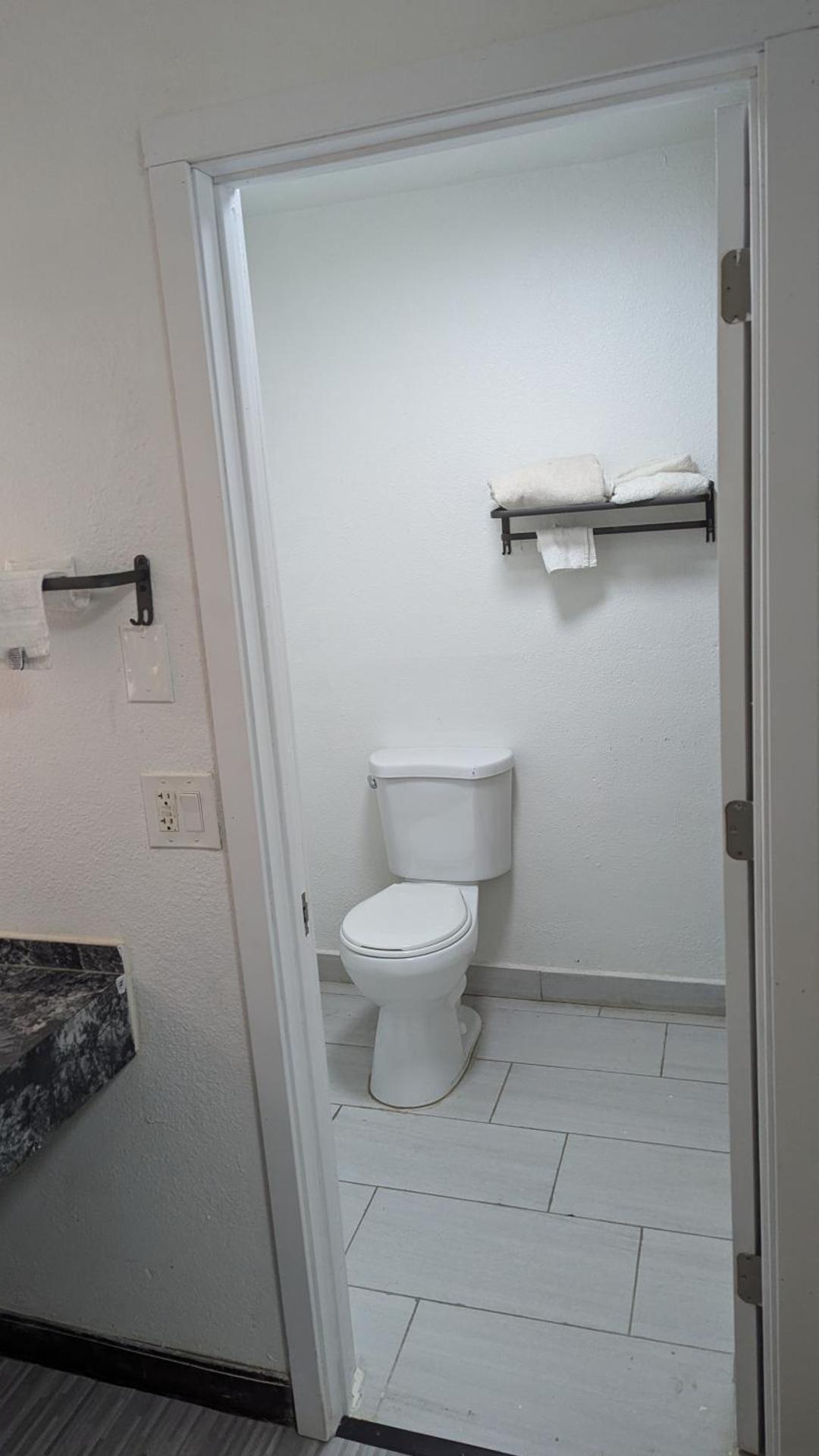 Evergreen Inn & Suites Portland