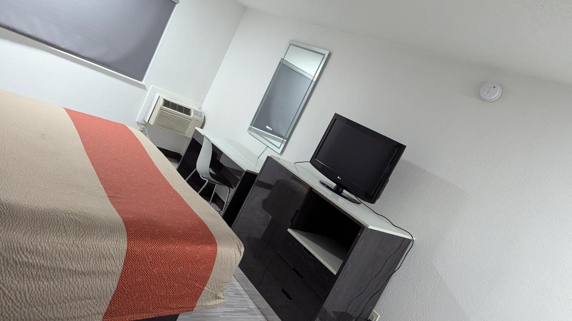 Evergreen Inn & Suites Portland