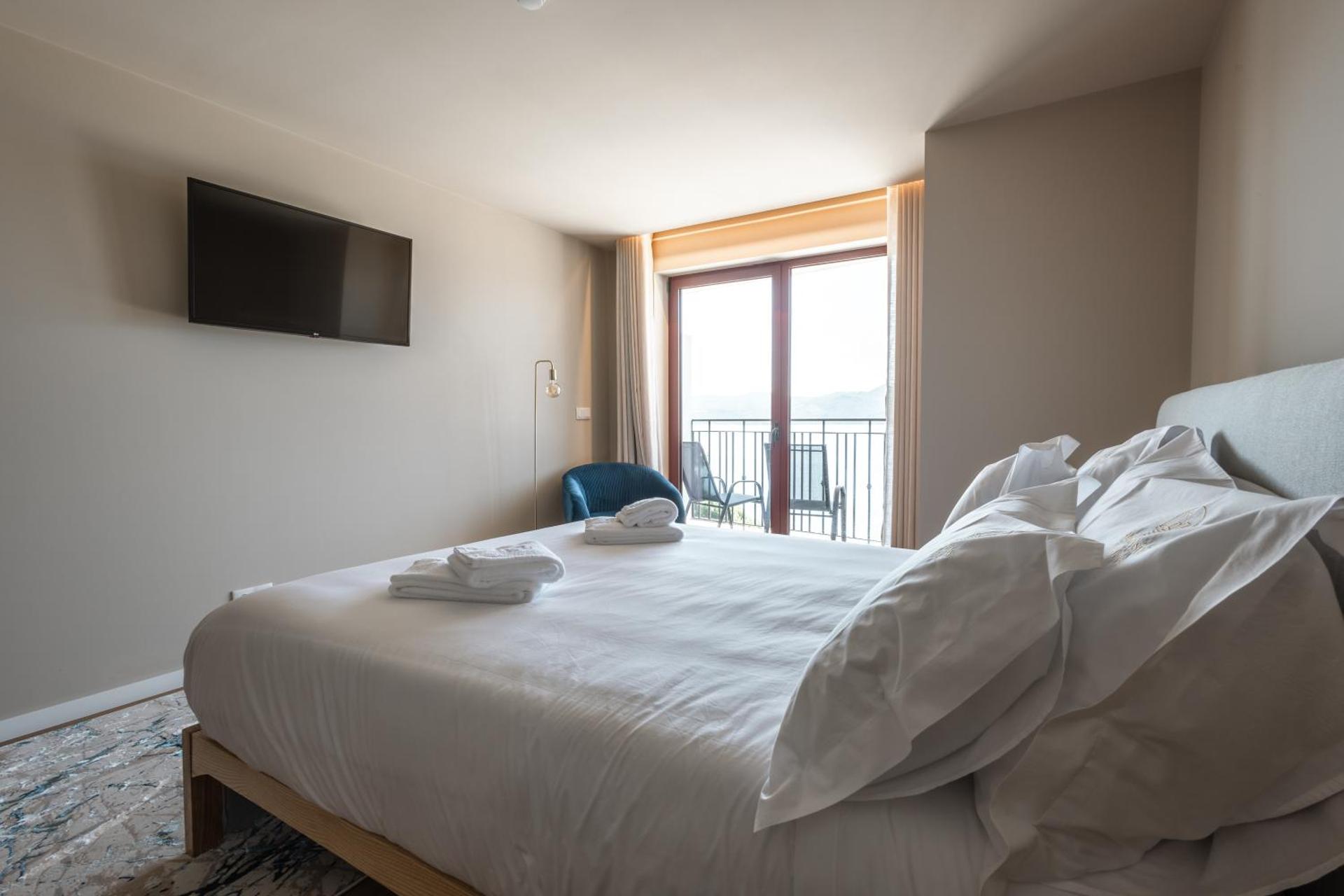 Double Room with Lake View