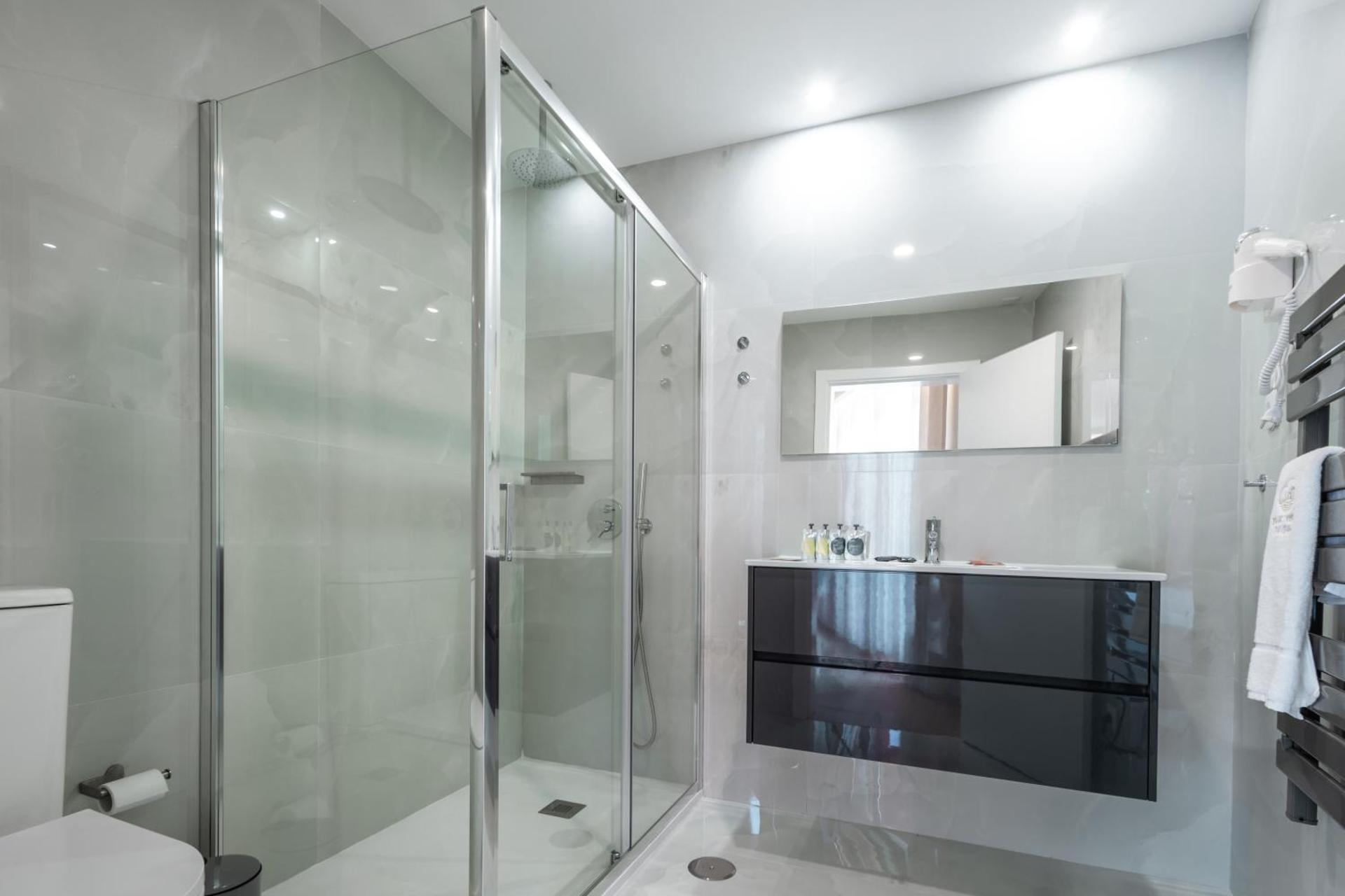 Suite with Lake View