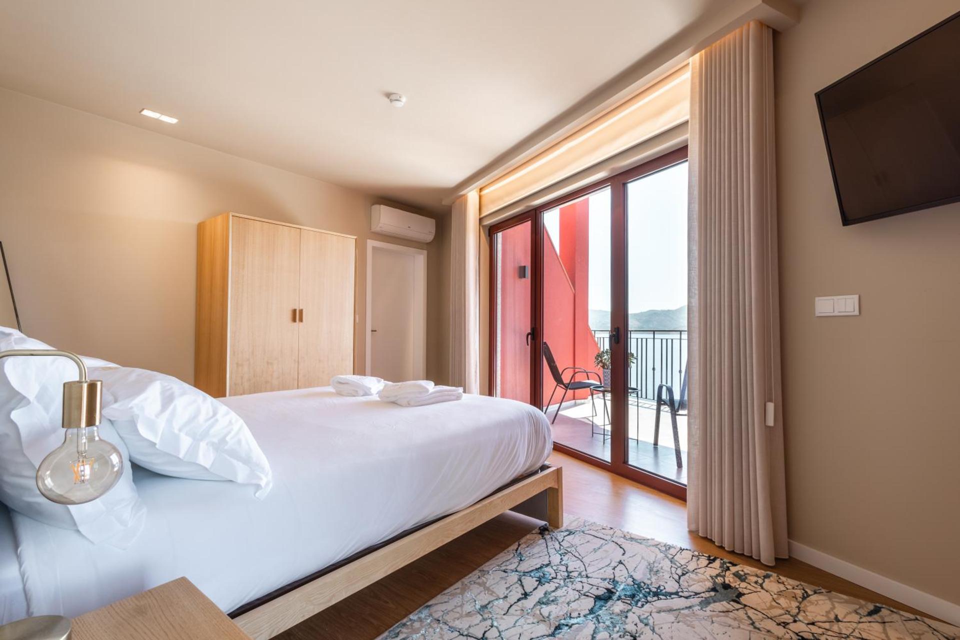 Suite with Lake View