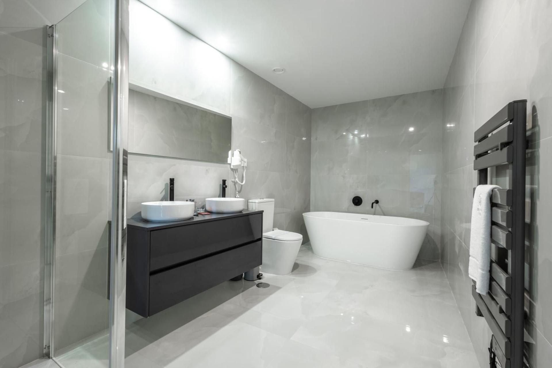 Suite with Lake View