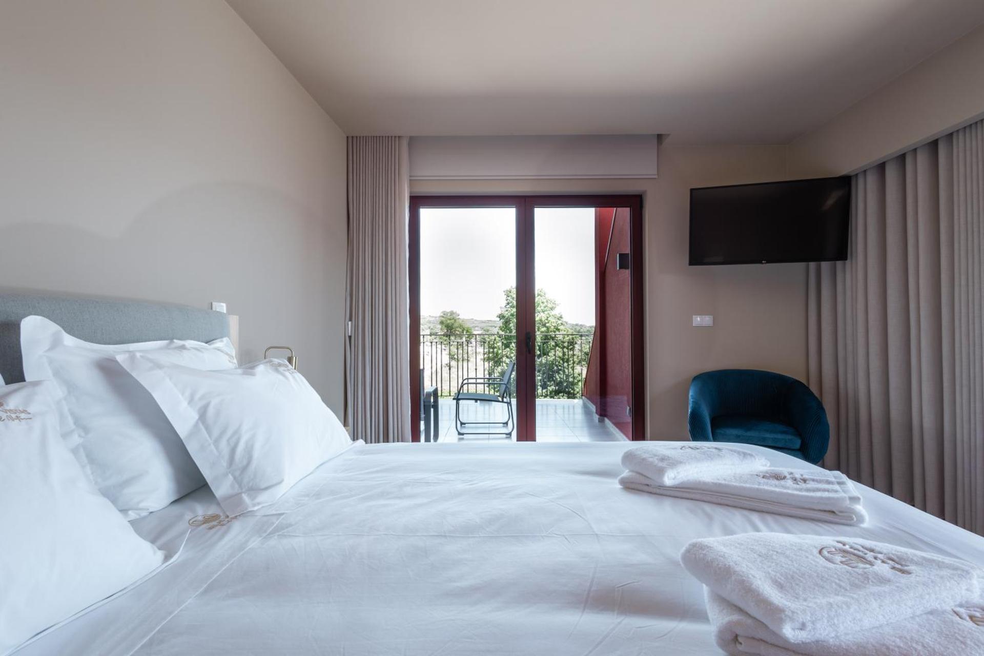 Suite with Lake View