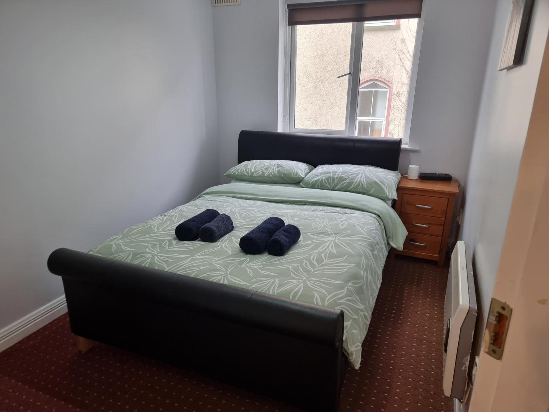 3-Beds Sleep 7 with Garden & Private Parking