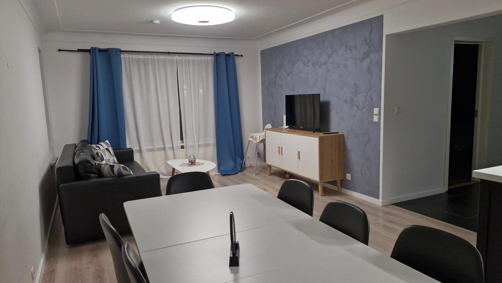 Communal lounge/ TV room