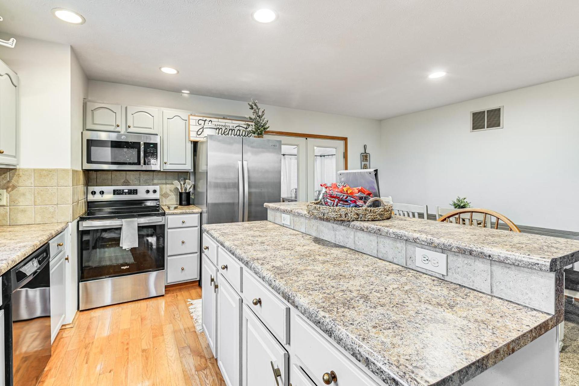 Williamstown Gem with Private Pool and Hot Tub!