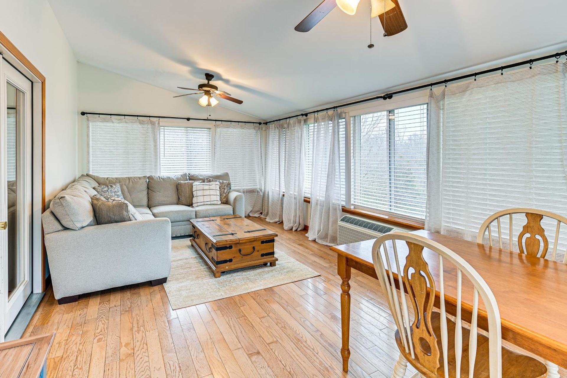 Williamstown Gem with Private Pool and Hot Tub!