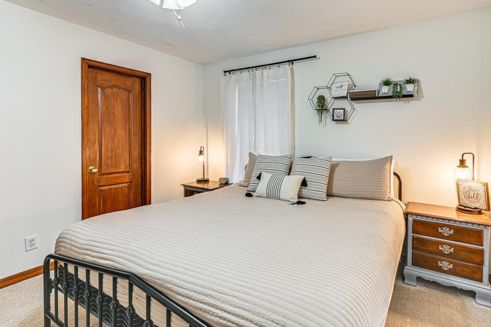 Williamstown Gem with Private Pool and Hot Tub!