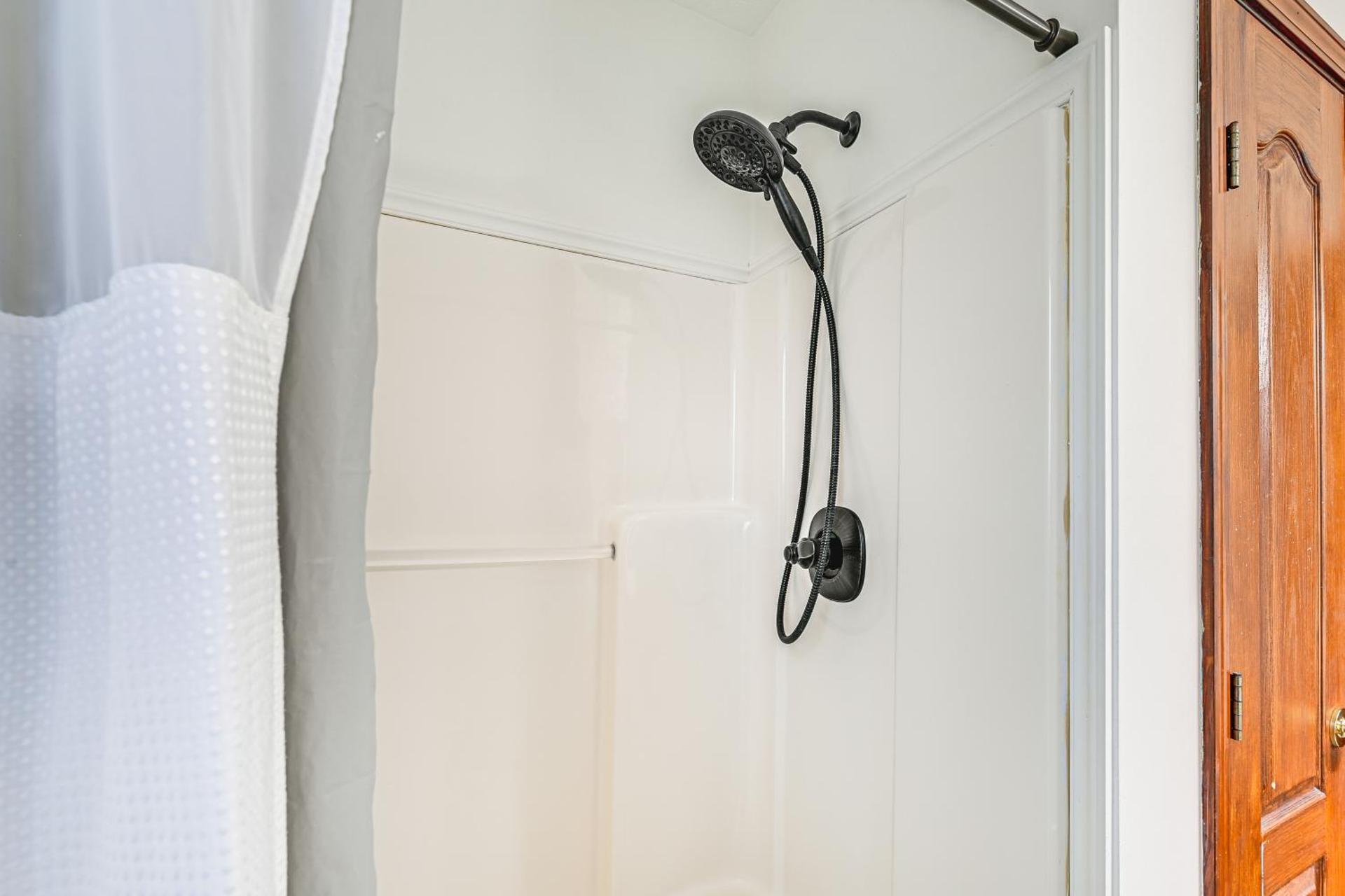 Williamstown Gem with Private Pool and Hot Tub!