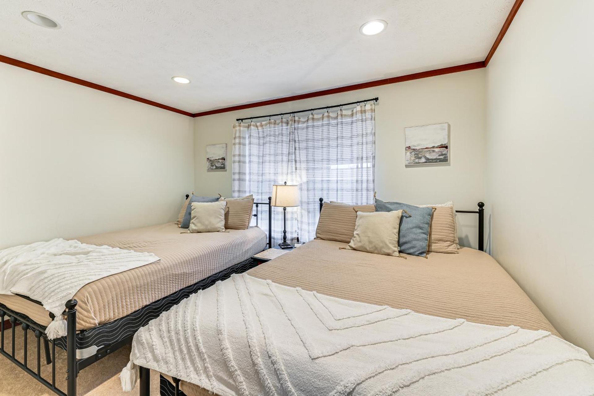 Williamstown Gem with Private Pool and Hot Tub!