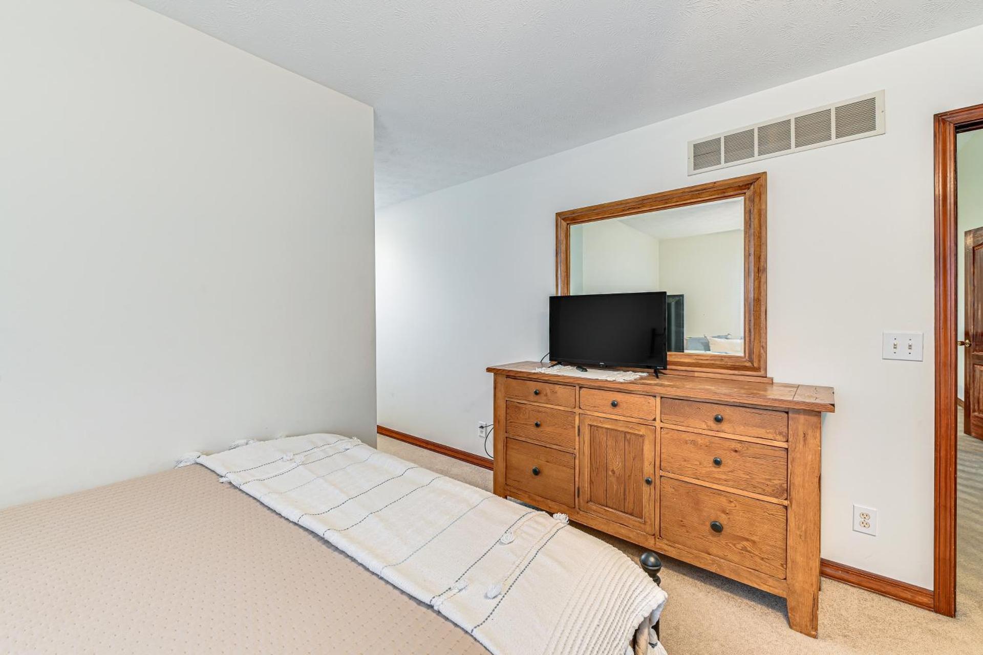 Williamstown Gem with Private Pool and Hot Tub!