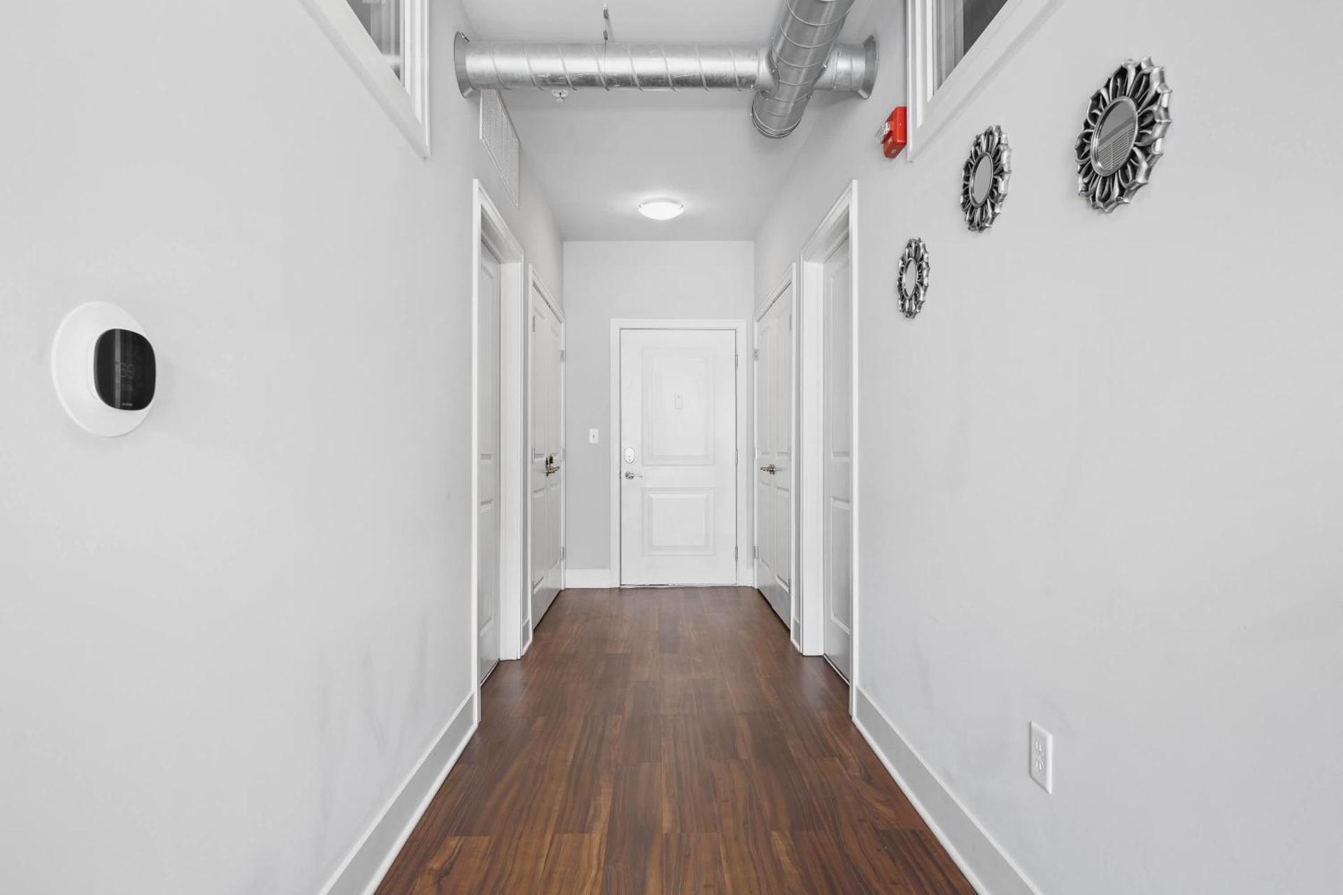 Vibrant 2BR Corner Suite and Free Parking at CityWay