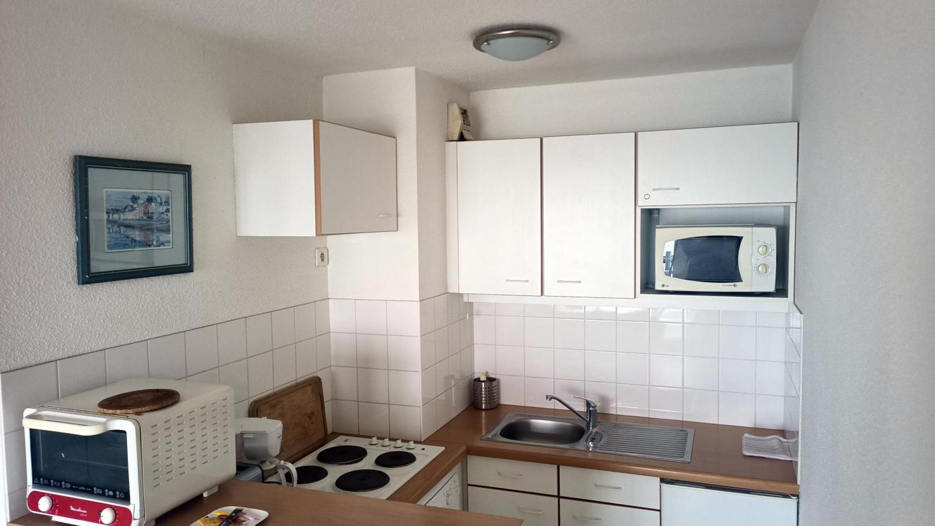 Face à la mer by Corinne