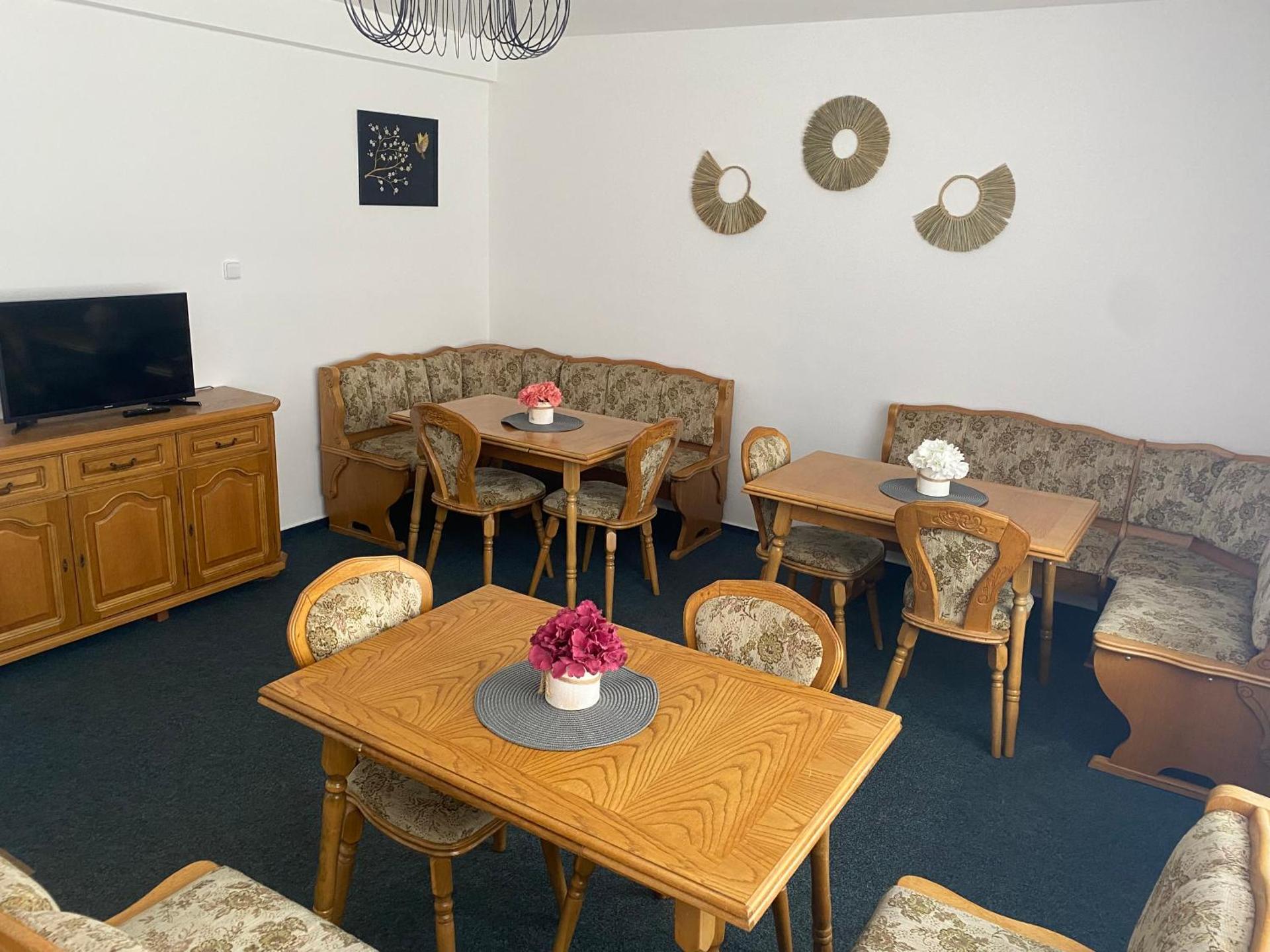 Communal lounge/ TV room