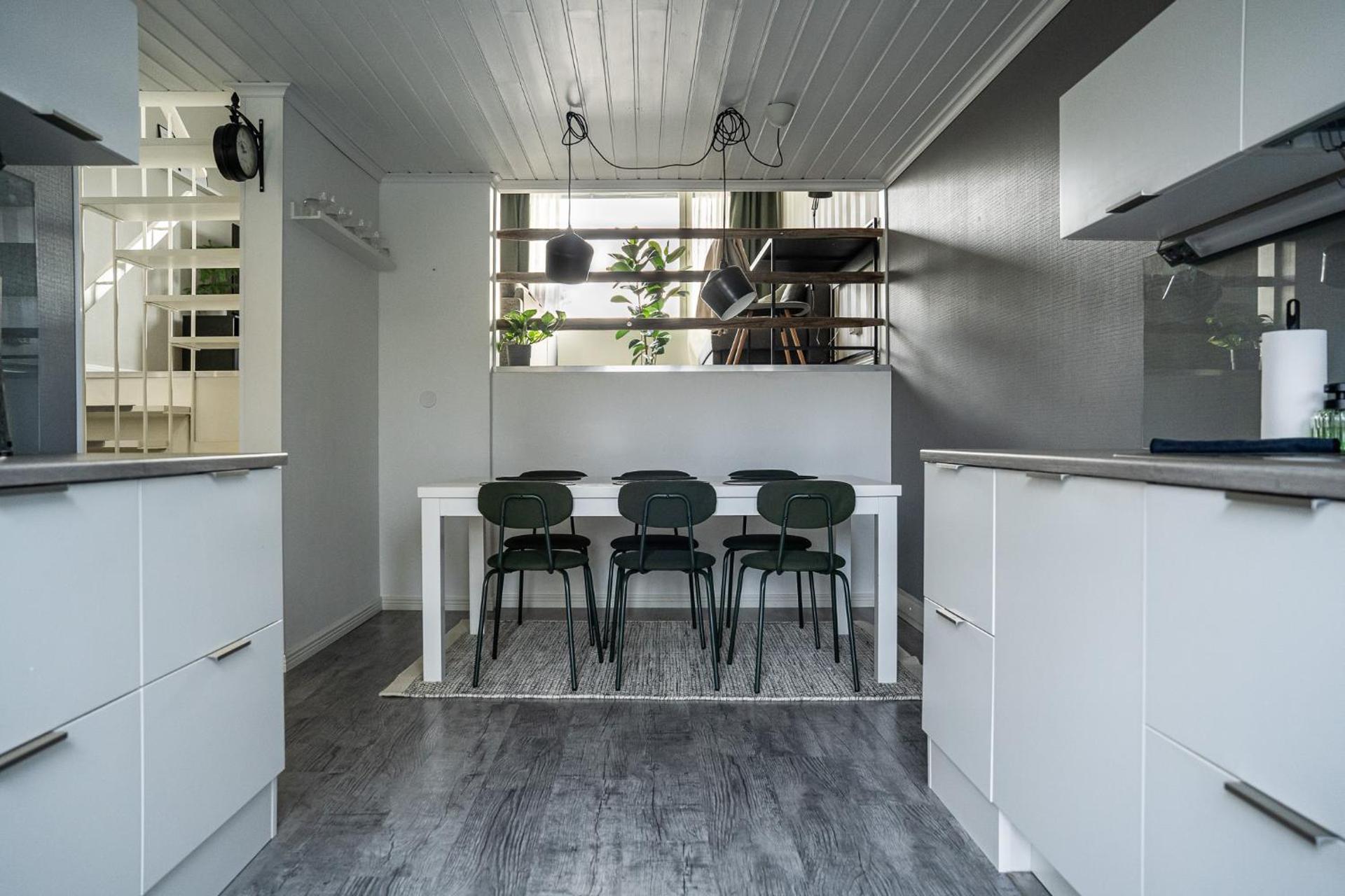 Kitchen or kitchenette