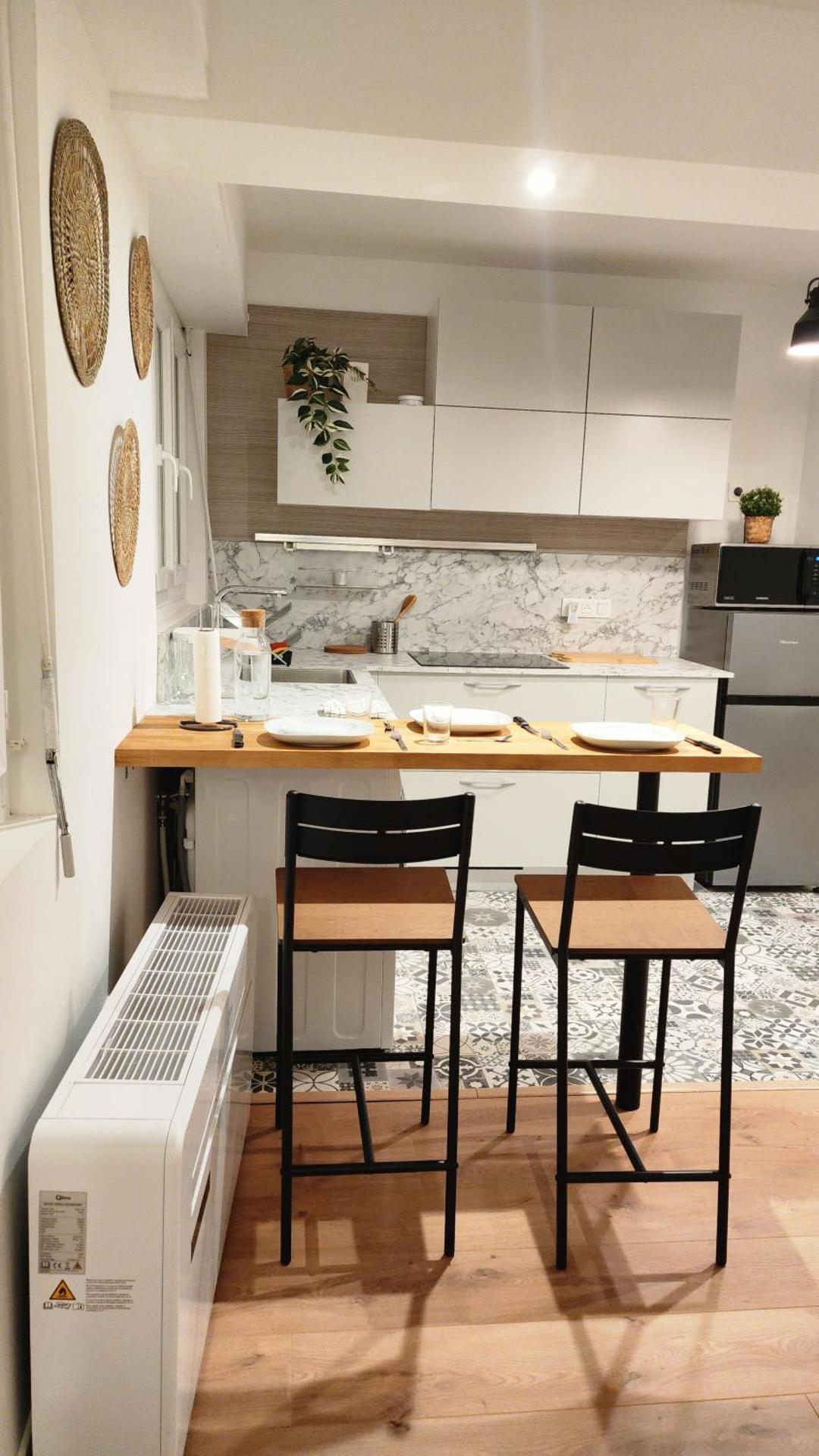 Kitchen or kitchenette