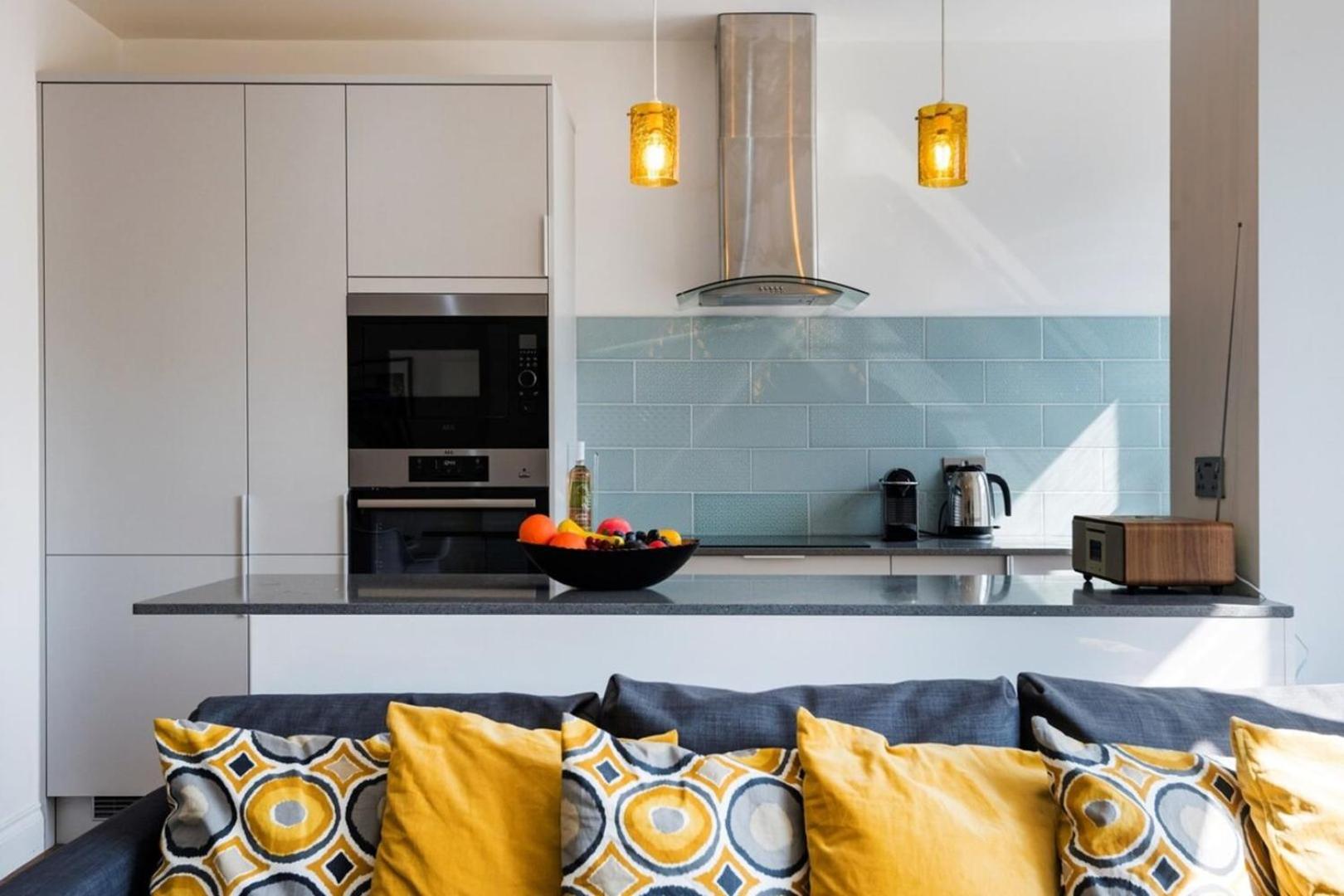 Bright and Modern Earls Court Gem