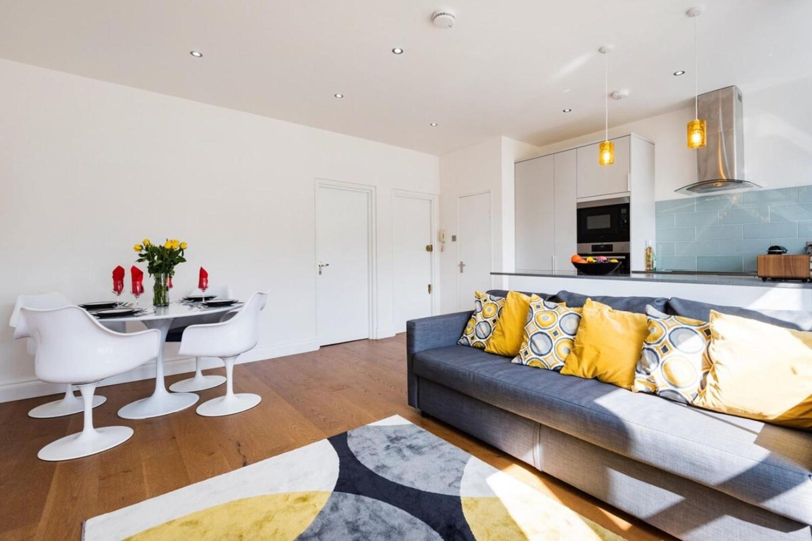 Bright and Modern Earls Court Gem