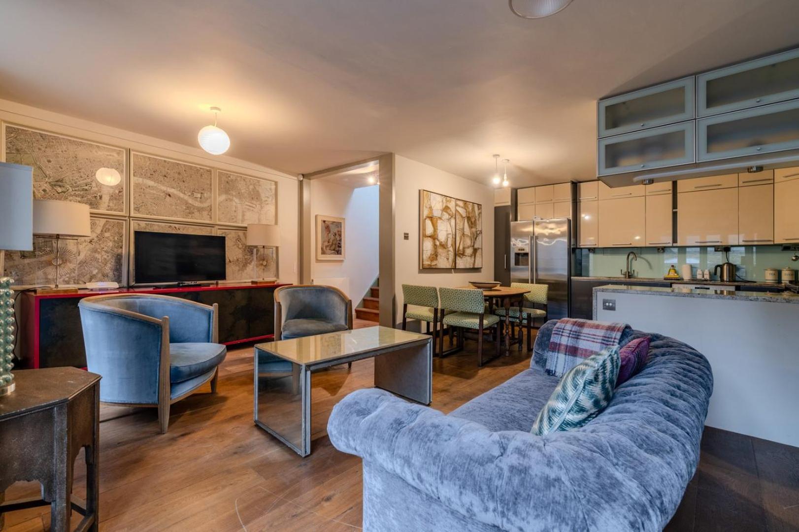 Beautiful Three Bedroom House in West London