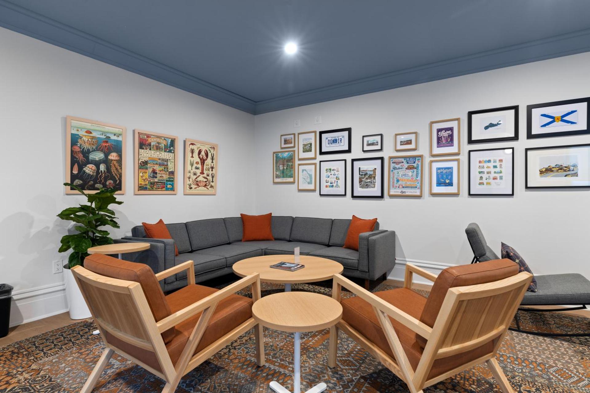 Communal lounge/ TV room