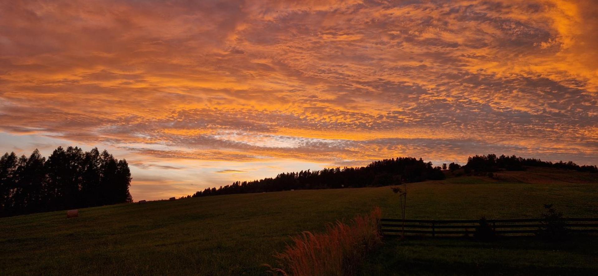 PrzyStań nad Listepką domek nowoczesna stodoła z widokiem na Tatry, Gorce i Pieniny