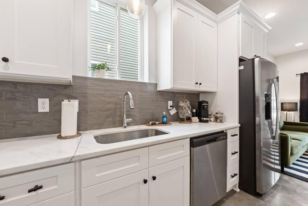 Teche House KING Bed Luxury Getaway Fast WiFi