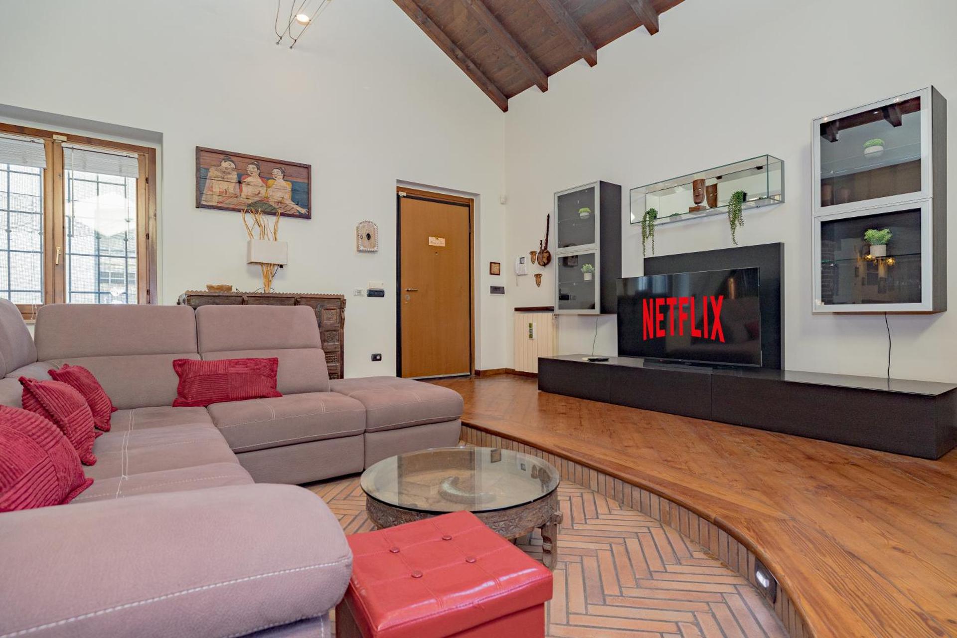 Communal lounge/ TV room