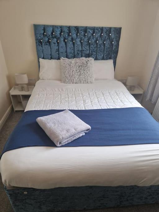 Homely 3 bedroom house in Farnworth, Bolton